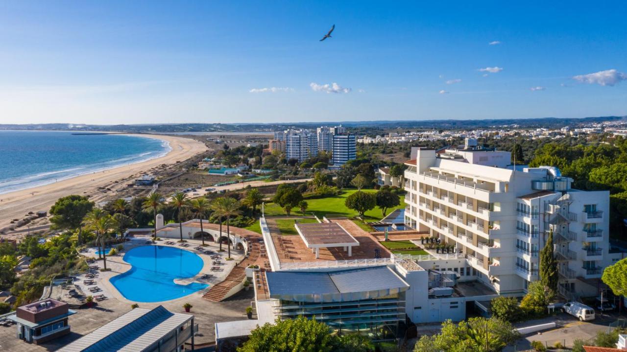 فندق منتجع بيستانا ألفور برايا بيتش آند جولف المظهر الخارجي الصورة Aerial view of the resort