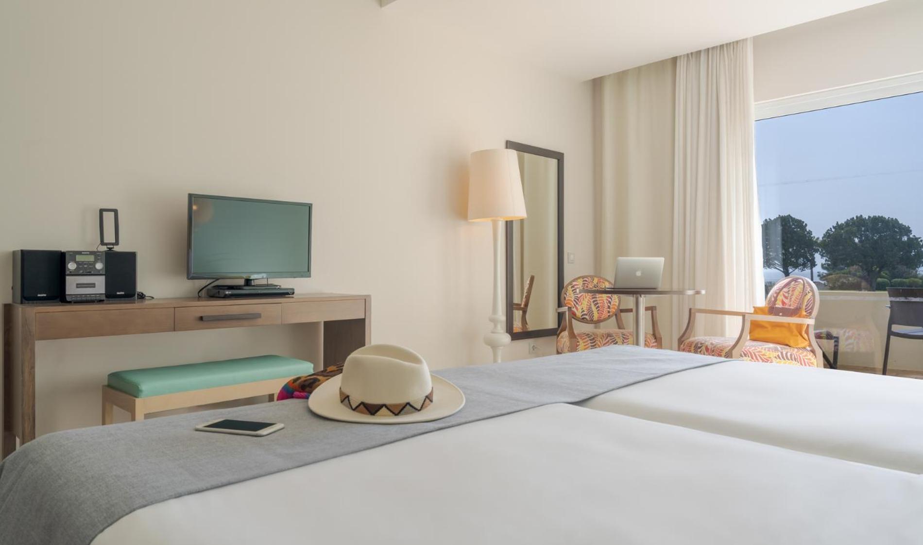 فندق منتجع بيستانا ألفور برايا بيتش آند جولف المظهر الخارجي الصورة A room at the hotel