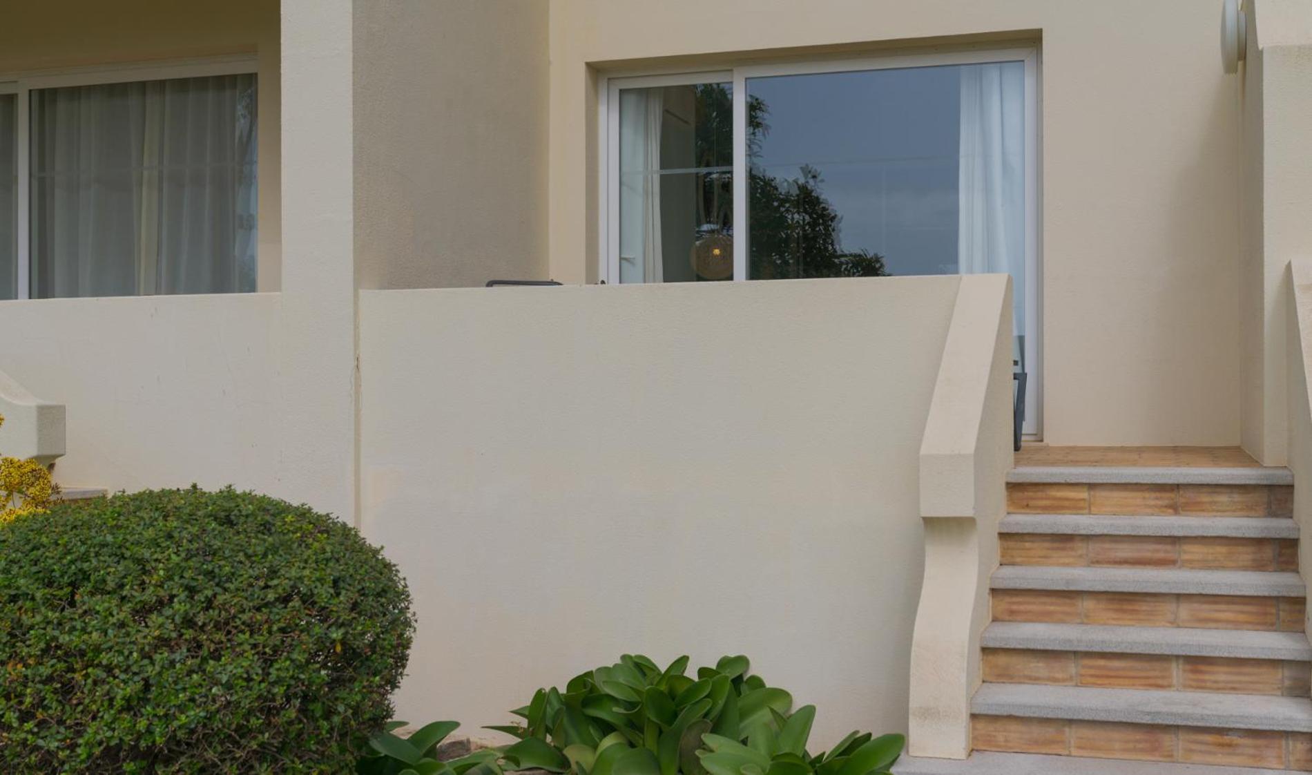 فندق منتجع بيستانا ألفور برايا بيتش آند جولف المظهر الخارجي الصورة A sliding door