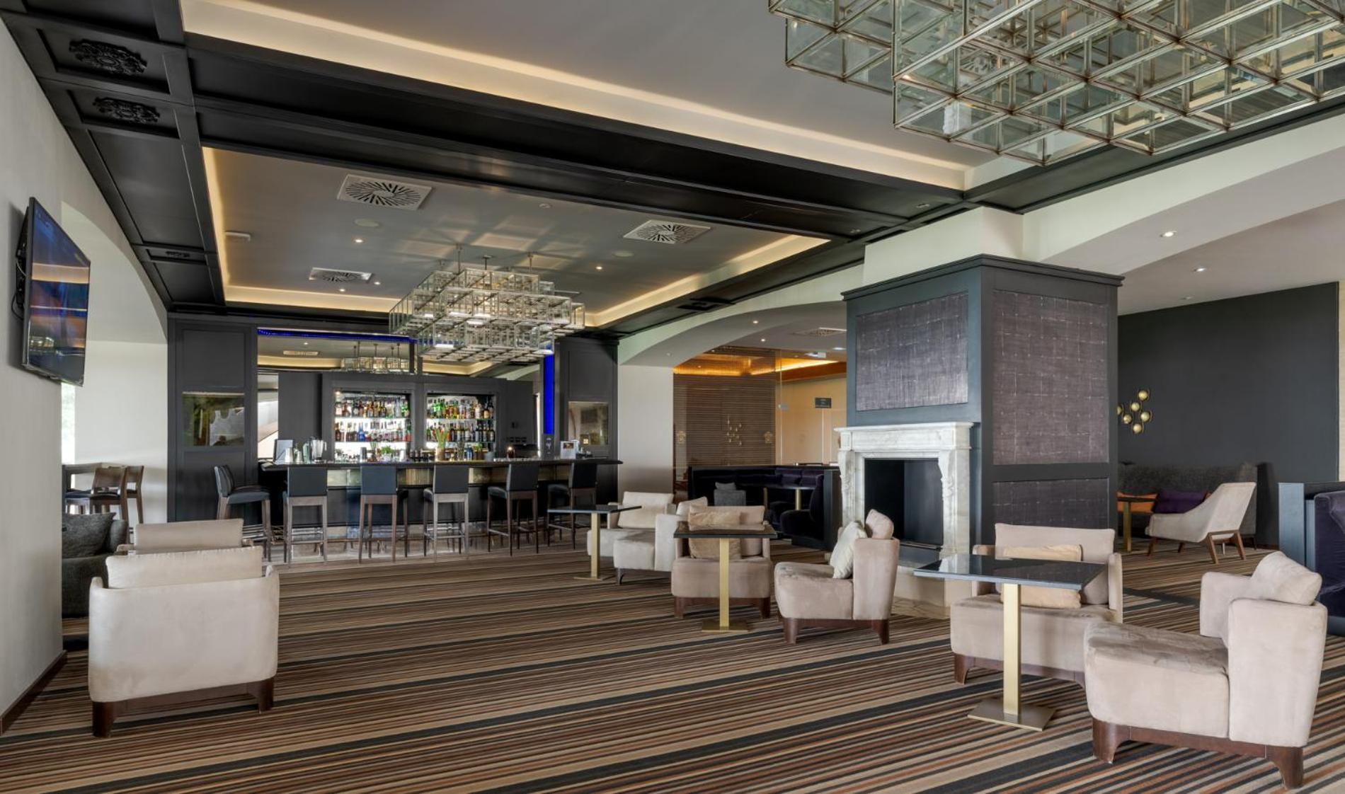 فندق منتجع بيستانا ألفور برايا بيتش آند جولف المظهر الخارجي الصورة The lounge at the airport