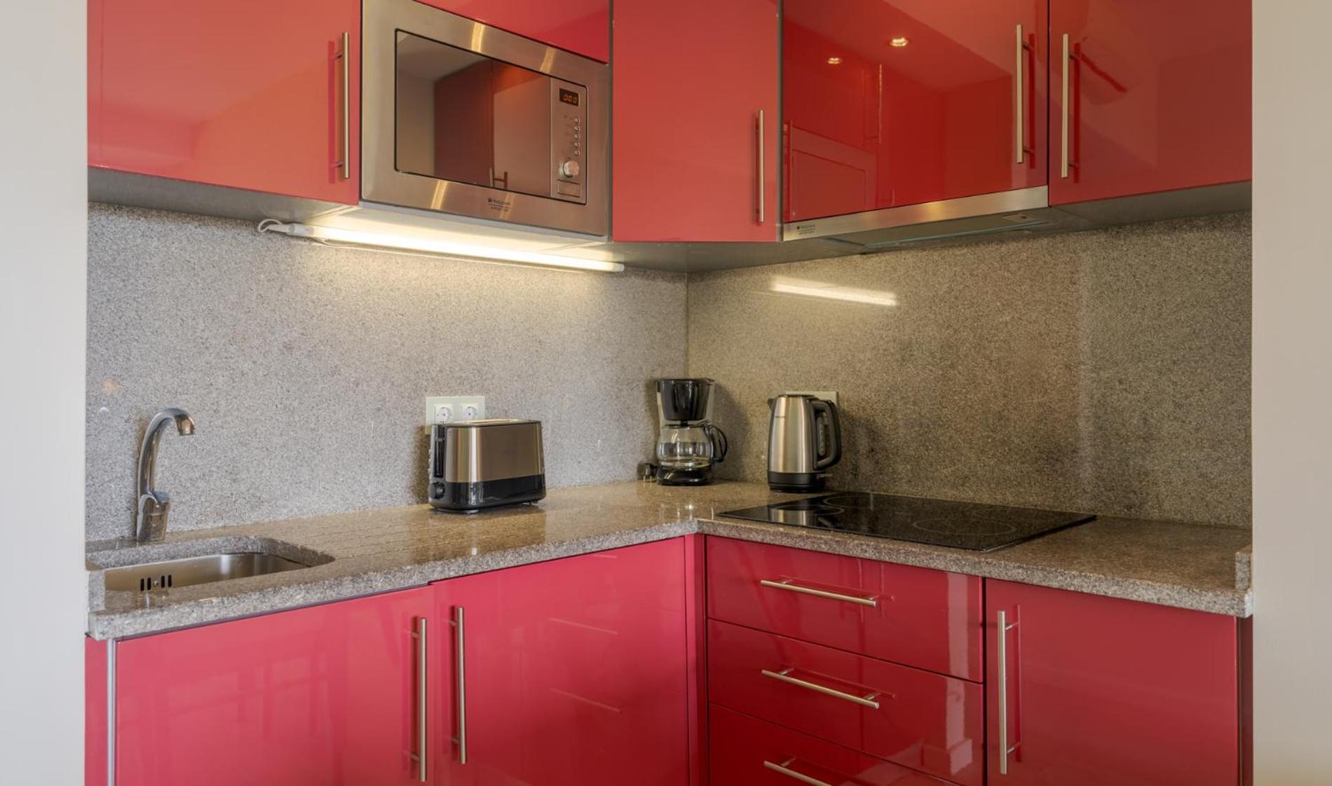 فندق منتجع بيستانا ألفور برايا بيتش آند جولف المظهر الخارجي الصورة A modern kitchen
