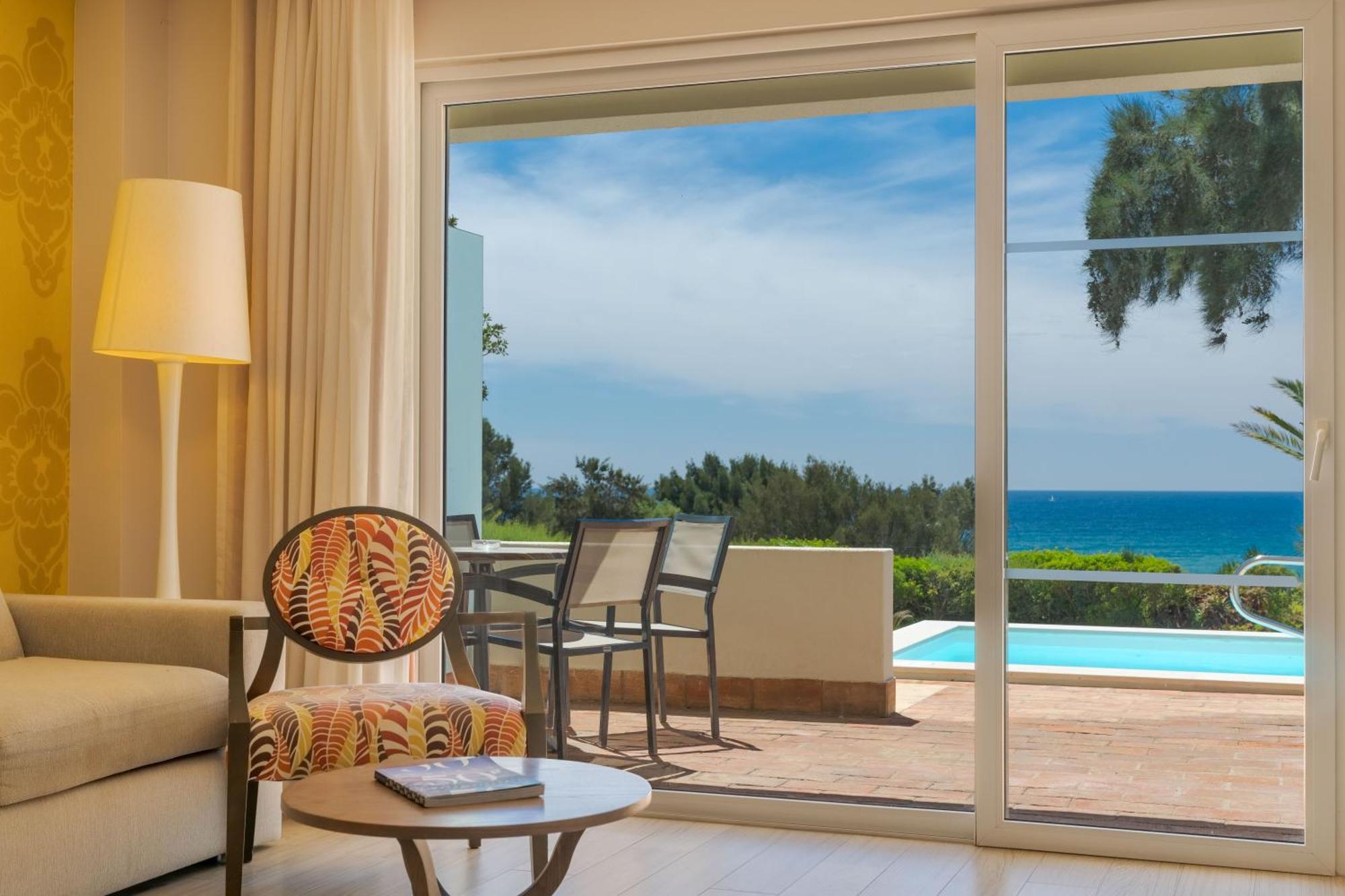 فندق منتجع بيستانا ألفور برايا بيتش آند جولف المظهر الخارجي الصورة A room at the resort